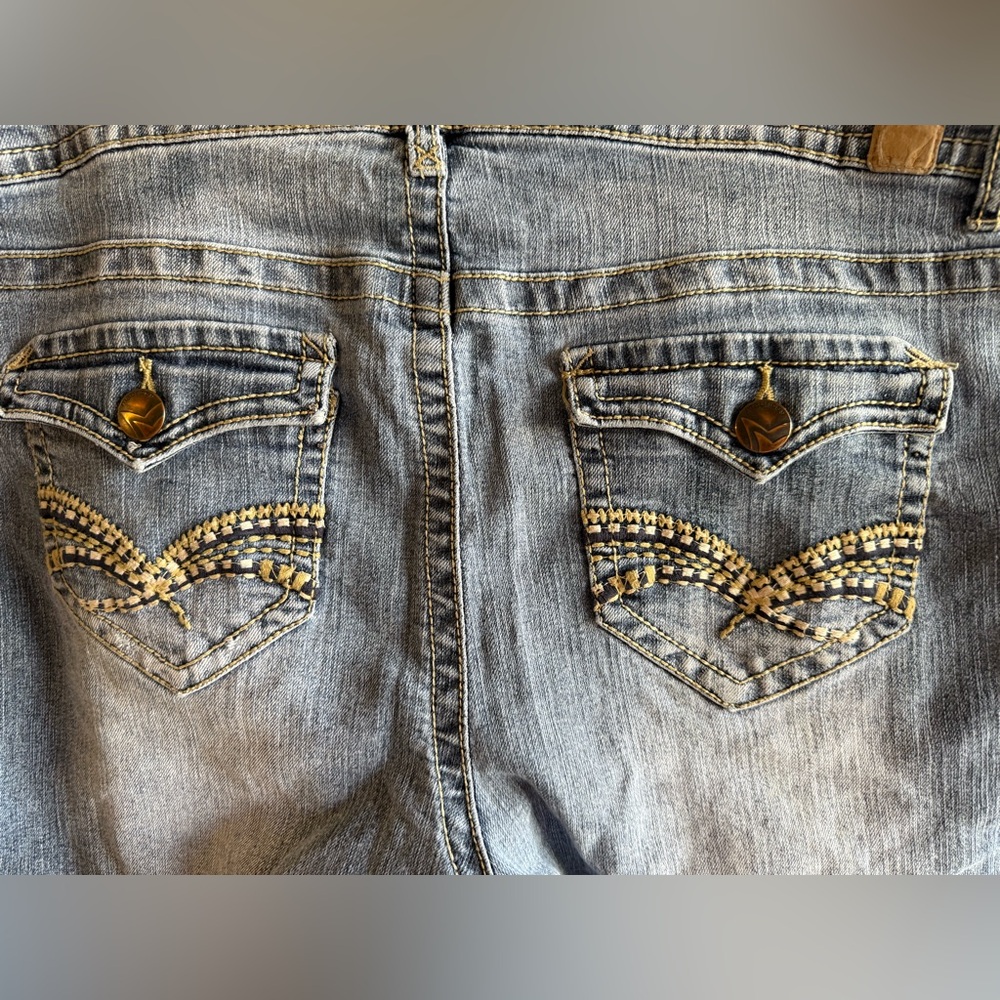 Maurices Distressed shorts. Size 18 embroidered back pockets - Picture 4 of 6